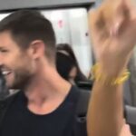 Chaiany e Gabi chamam atenção em chegada a hotel antes da final do BBB26 e ofuscam momento de Jonas